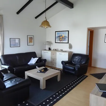 Schoenes Mit Grill, Terrasse Und Garten Holiday home